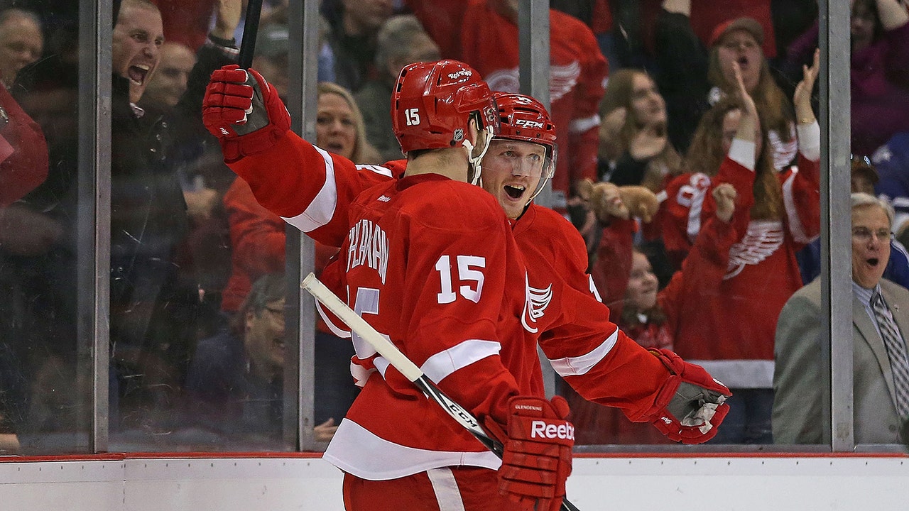 Nyquist scores 2 as Wings thwart Leafs comeback in 3rd
